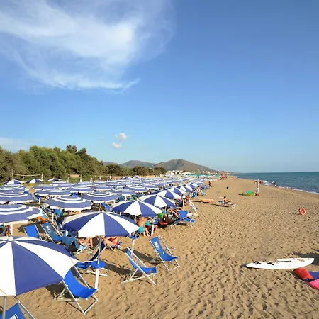Marina Club