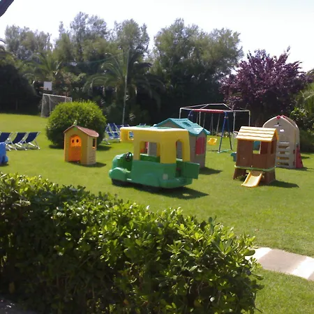 Marina Club