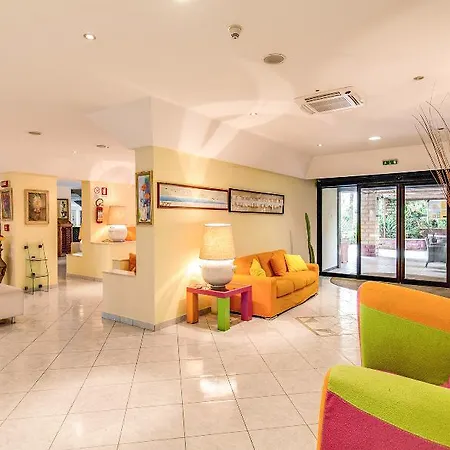 Marina Club Hotel 4*