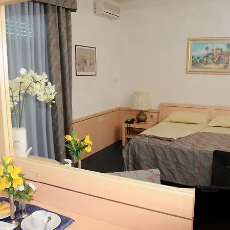 Marina Club Hotel