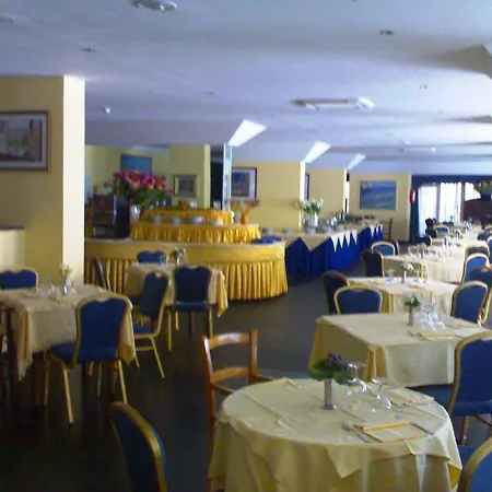 Marina Club Hotel 4*