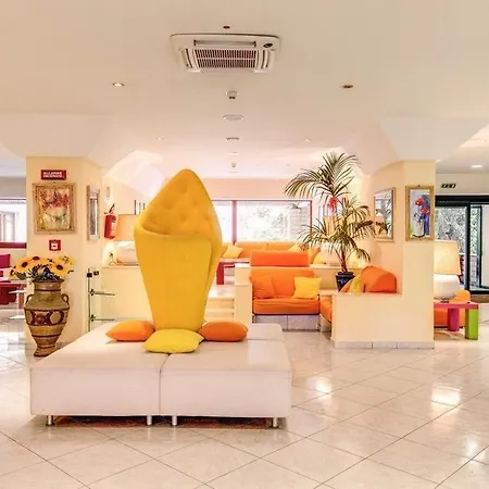 Marina Club Hotel