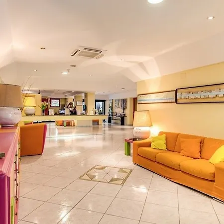 Marina Club Hotel 4*